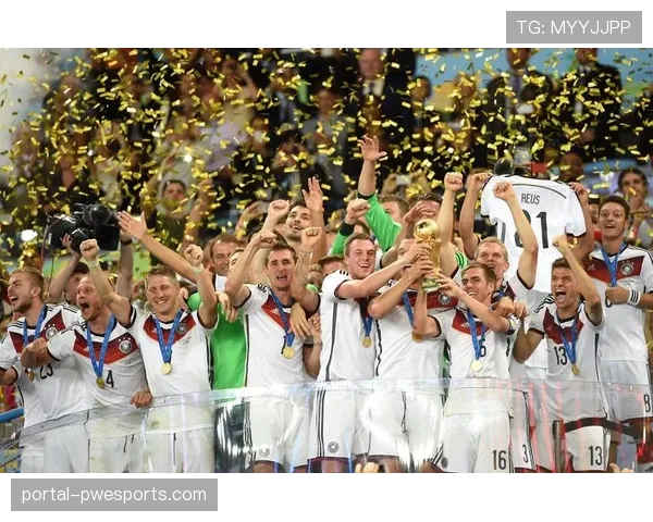 从免费到付费：德国足球联盟回顾德甲本土转播权回归天空体育与DAZN共享后的市场格局演变